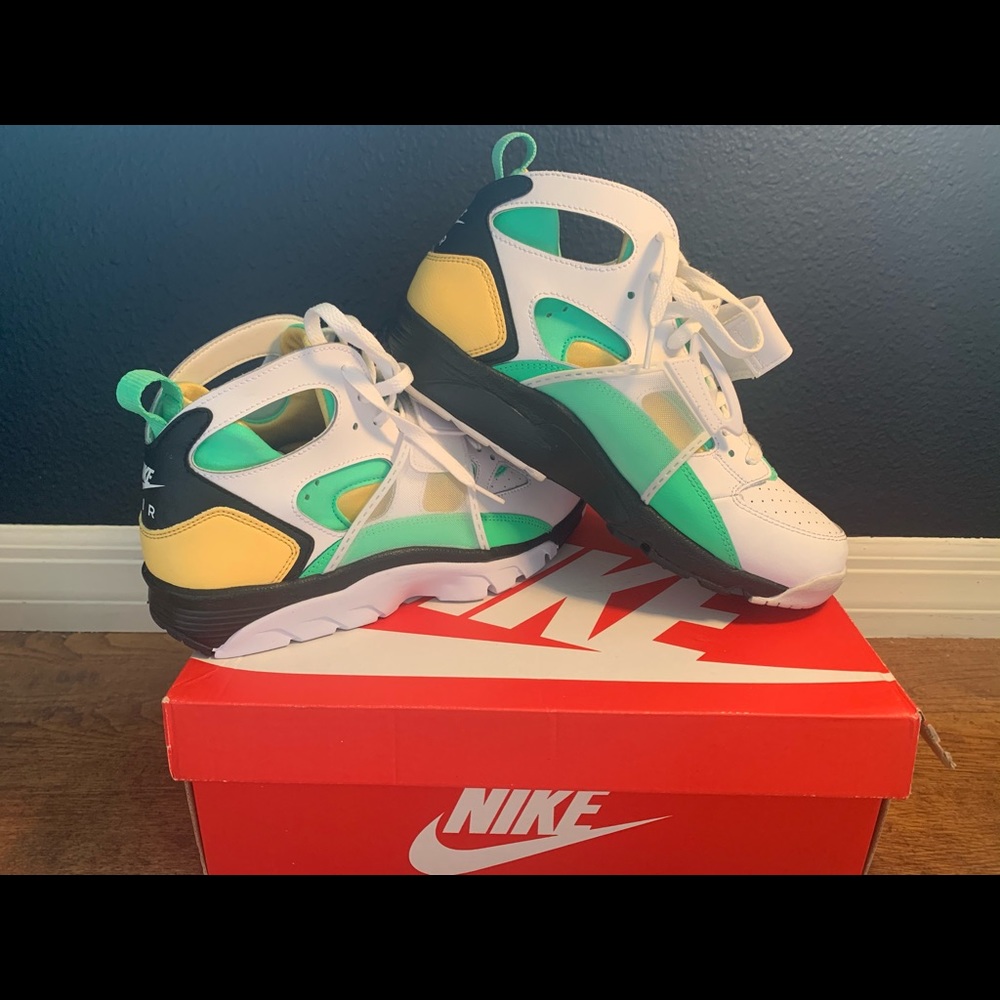Nike Air Trainer Huaraches - Picture 2 of 2